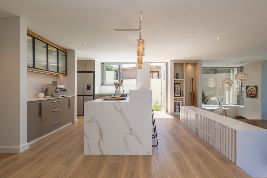 4 Bedroom Property for Sale in Whale Rock Western Cape